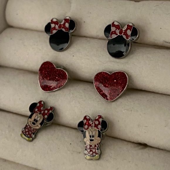 Minnie Mouse stud earring collection - Picture 2 of 3